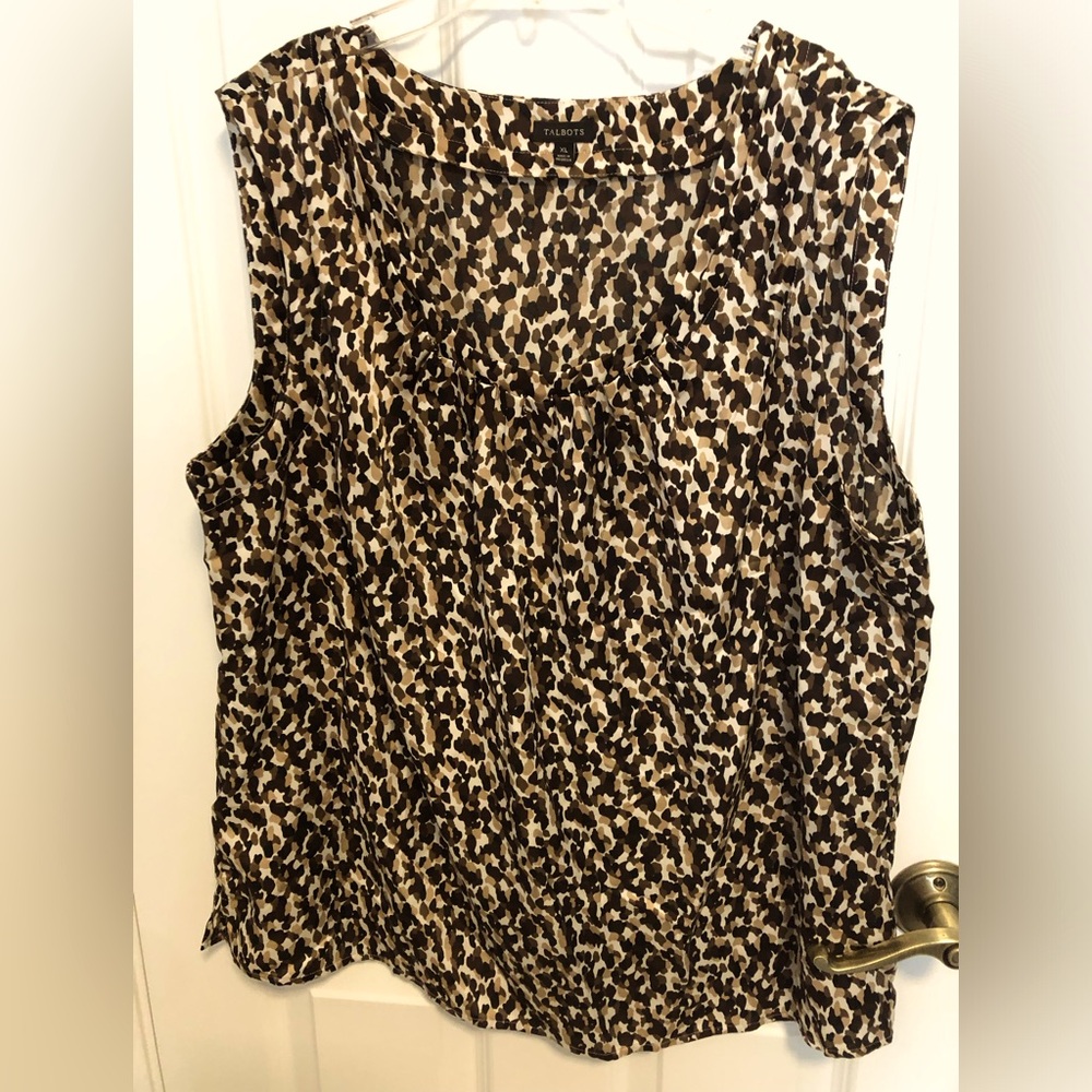Talbots XL sleeveless top/shell. Brown/cream/khaki print. Scoop neck.